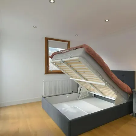 Cosy Flat Of 2 Bed And 2 Toilet Apartment London Exterior photo