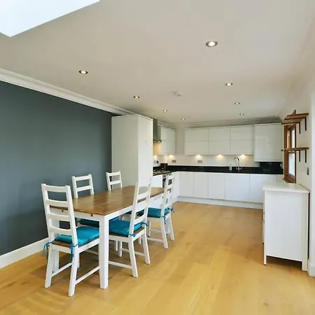 Cosy Flat Of 2 Bed And 2 Toilet Apartment London Exterior photo