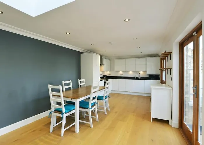 Cosy Flat Of 2 Bed And 2 Toilet